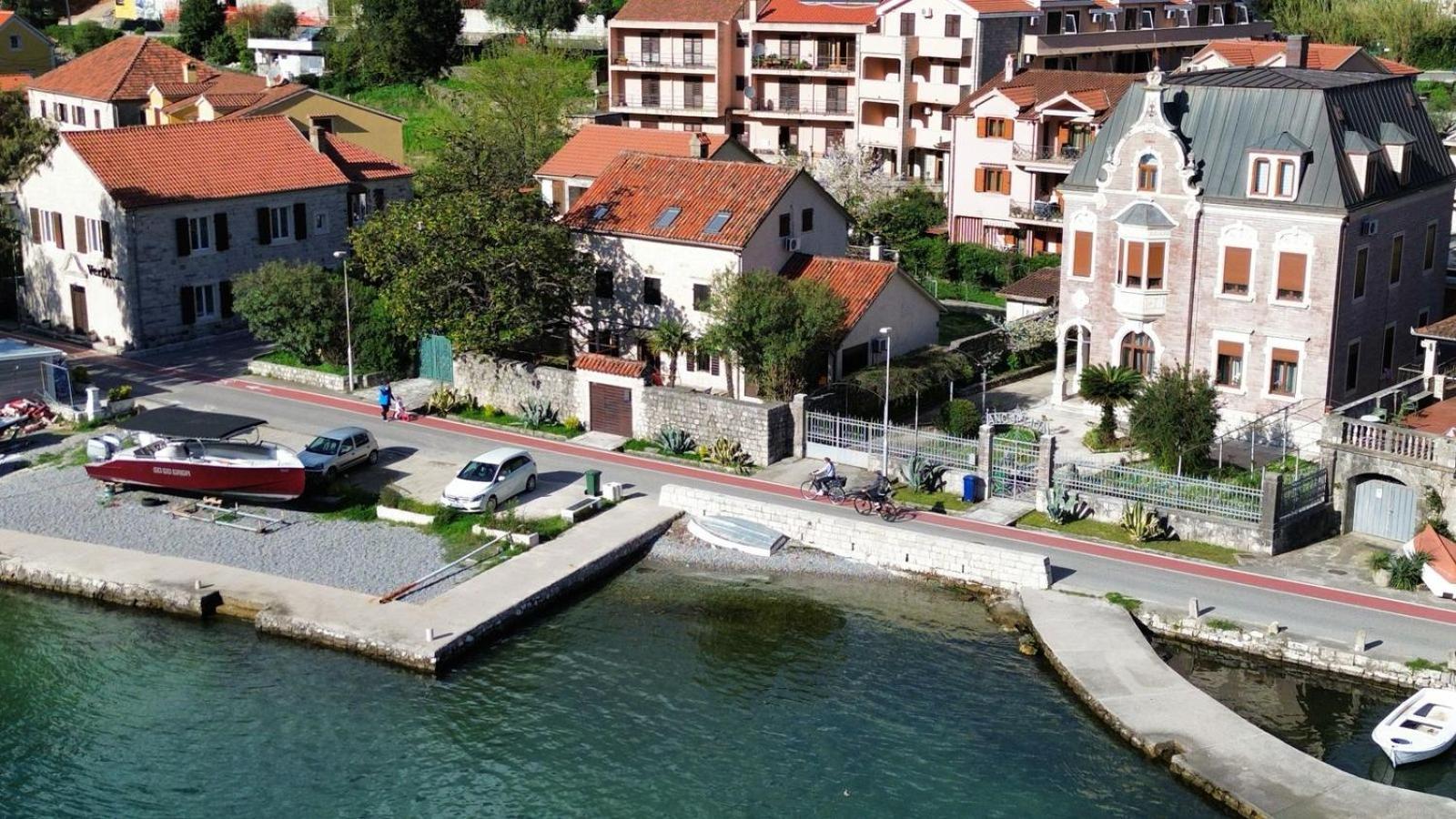 Waterfront Magnolia Villa